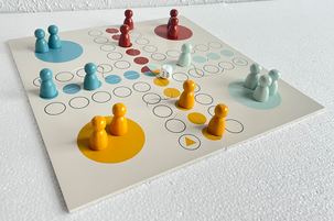 Fia med knuff i trä, från 6 år