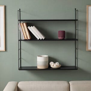 Vegghylle i svart metall, 65 x 15 x 70 cm