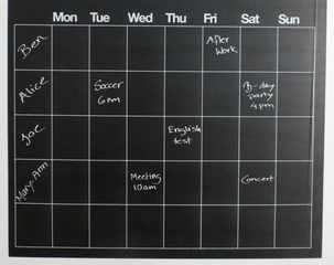 Selvheftende krittavle med ukeplan