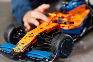 LEGO Technic McLaren Formula 1 -kilpa-auto 42141, yli 18-vuotiaille