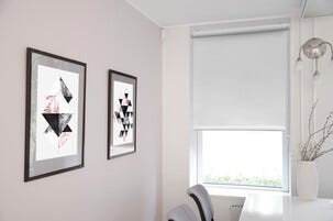 Mörkläggande rullgardin, skruvfri med kulkedja, vit