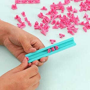 Bokstavpresse for leire