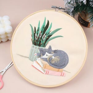 Hobbysett med broderi av sovende katt, for nybegynnere, fra 12 år