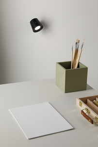 Laddningsbar vägglampa med klämma och magnetfäste