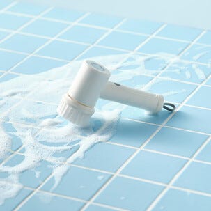 Sähkökäyttöinen puhdistusharja kylpyhuoneeseen ja keittiöön