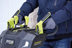 Ryobi batteridrevet snøfreser RY36STX61A-260F, 2-trinns