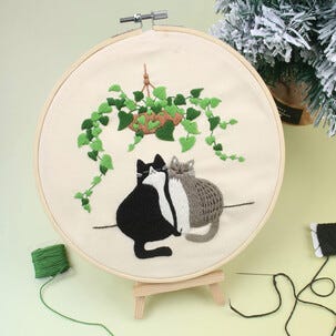 Hobbysett med broderi av katter, for nybegynnere, fra 12 år