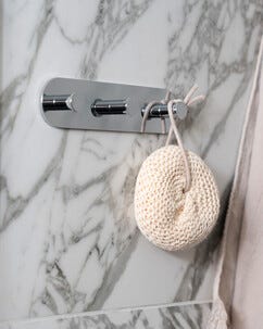 Smedbo DOT Pyyhekoukku tarrakiinnitys, kolmoiskoukku