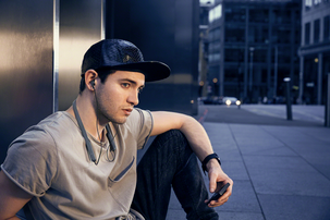 Langattomat kuulokkeet, Sony MDR-XB70BT