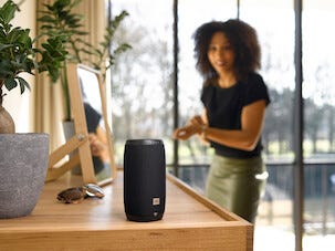 Högtalare med röstassistent JBL Link 10