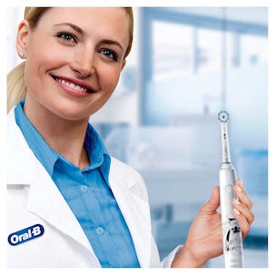 Oral-B Junior Minnie Mouse Sähköhammasharja, yli 6-vuotiaille lapsille