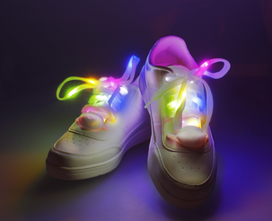 Kengännauhat, joissa vilkkuvat LED-valot, 2 kpl