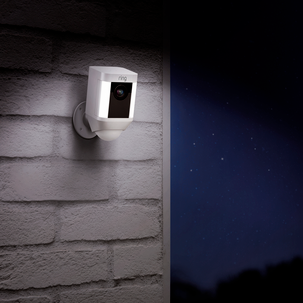 Trådløst overvåkningskamera, Ring Spotlight Cam
