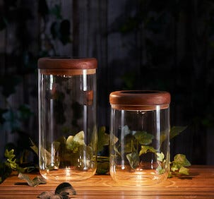 Solcellelykt i glass og tre