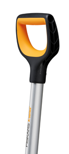 Fiskars X-Series snøskuffe, vinklet aluminiumsskaft