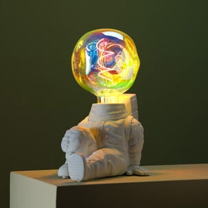 Northlight Neil bordslampa astronaut, E27, vit