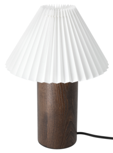 Bordslampa i trä med plisserad lampskärm Northlight