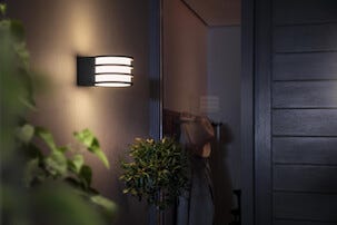 Philips Hue Lucca 17401 Seinävalaisin ulos, musta