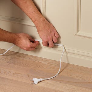 Selvklebende kabelkanal hvit, 1 meter