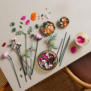 LEGO Icons Botanicals Vaaleanpunainen kukkakimppu 10342, yli 18-vuotiaille