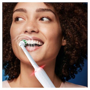 Oral-B PRO3 3300W Sähköhammasharja Sensitive Clean, 3 harjaustilaa