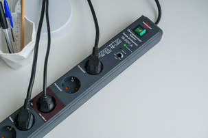 Brennenstuhl Secure-Tec 8-veis grenuttak