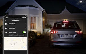 Philips Hue Lucca 17403 utendørs stolpelampe, antrasitt