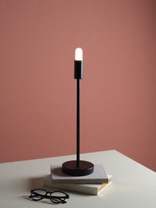 Northlight Ladattava lampunjalka, 46,5 cm, musta