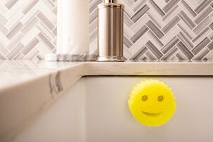 Daddy Caddy Pidike Scrub Daddy- ja Scrub Mummy -puhdistussienelle