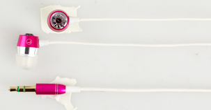 Stereohörlurar i rosa metallic