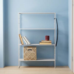 Smal hylle med fire hylleplater, metall, beige