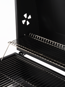 Hiiligrilli pyörillä, kannella ja sivupöydällä