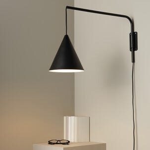 Northlight Vide, vägglampa med arm, svart