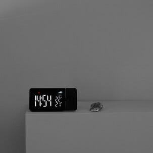 Digital vekkerklokke med projektor