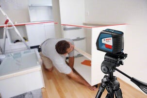 Krysslaser Bosch GLL 2-50 och stativ BT 150 Professional