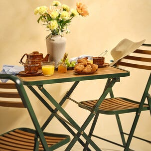 Cafeset utomhus, bord och 2 stolar, grön metall, trä