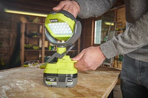 Ryobi arbeidsbelysning One+ 18 V RLCL18-0, batteridrevet