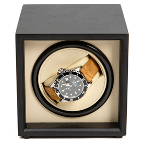 Kellonpyöritin, jossa USB-C-liitin