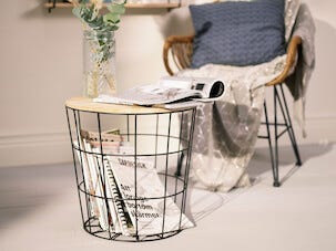 Avlastningsbord med oppbevaring, metall/tre.