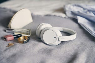 Sony WH-CH720N trådløse over ear-hodetelefoner med støyredusering