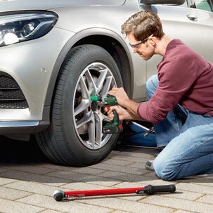 Bosch UniversalImpact batteridrevet muttertrekker 18V-350