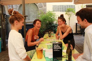 Cards Against Humanity: International Edition, från 17 år