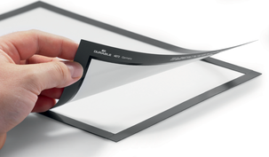 Självhäftande magnetram