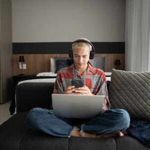 Belkin Soundform Surround trådlösa hörlurar over ear