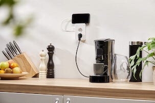 Schneider Exxact infällt 2-vägs vägguttag med USB