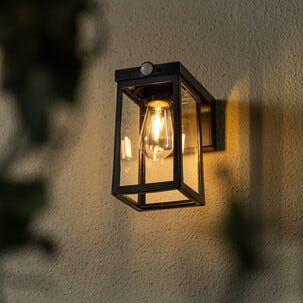 Aurinkokennovalaisin liiketunnistimella, musta