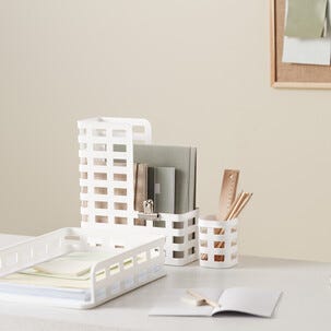 Kirjoituspöytäsetti, lehtikotelo, kynäteline ja lomakelaatikko