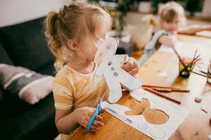 Fiskars Cut & Learn barnsax med bok, höger, från 6 år