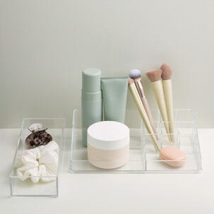 Pinottava säilytyslaatikko kirkasta muovia