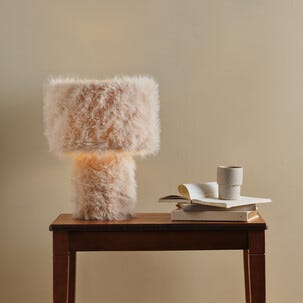 Nortlight Bonnie fluffig bordslampa, beige, 38 cm